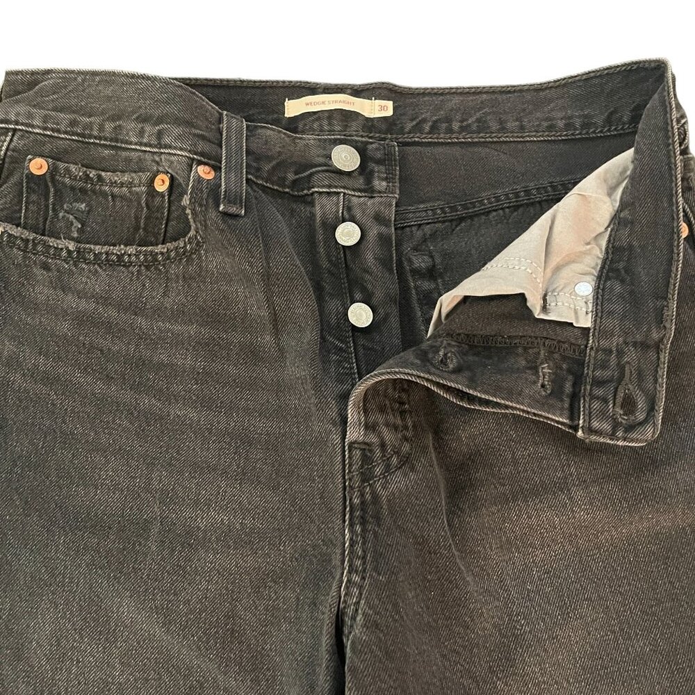 New Levi's Premium Wedgie Straight Waterless Black Distressed Knee Jean, Size 30 - Picture 4 of 14